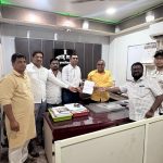 मनमाडमध्ये अतिक्रमण मोहिमेमुळे टपरीधारक संकटात; पर्यायी जागा देण्याची नगरसेवकांची मुख्याधिकाऱ्यांकडे मागणी