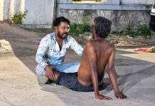मनमाडात मद्यधुंद ट्रक चालकाचा तुफान धिंगाणा; उपजिल्हा रुग्णालयाबाहेर दगडफेक करत केला तमाशा